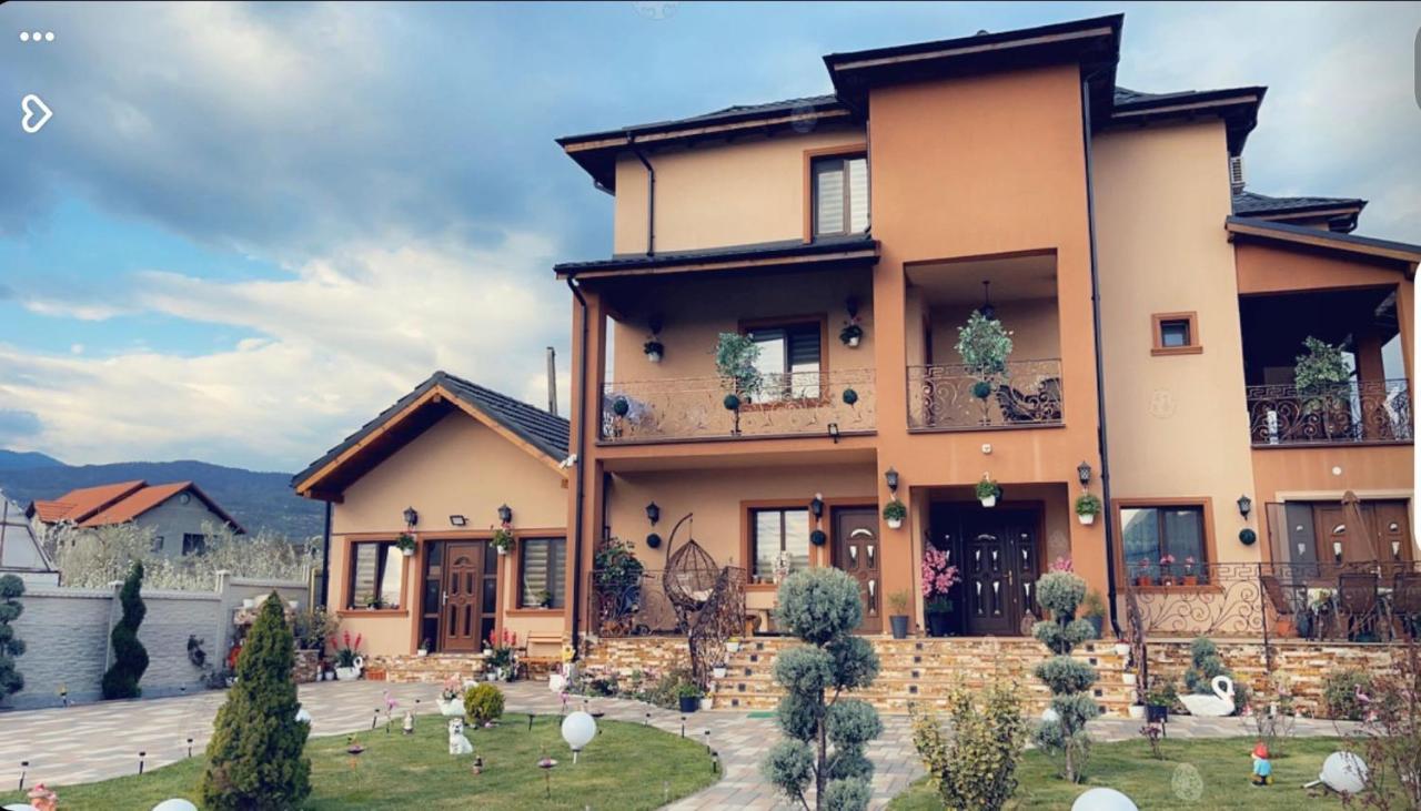 Bed and Breakfast Casa Erk à Călimăneşti Extérieur photo