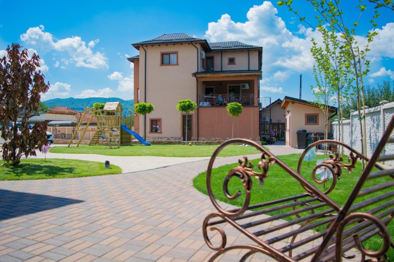 Bed and Breakfast Casa Erk à Călimăneşti Extérieur photo